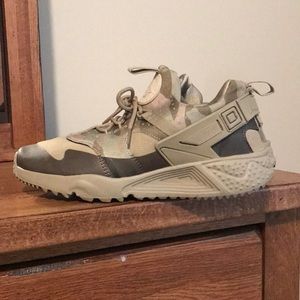 ‼️NIKE AIR HUARACHE‼️ Barely Worn💎